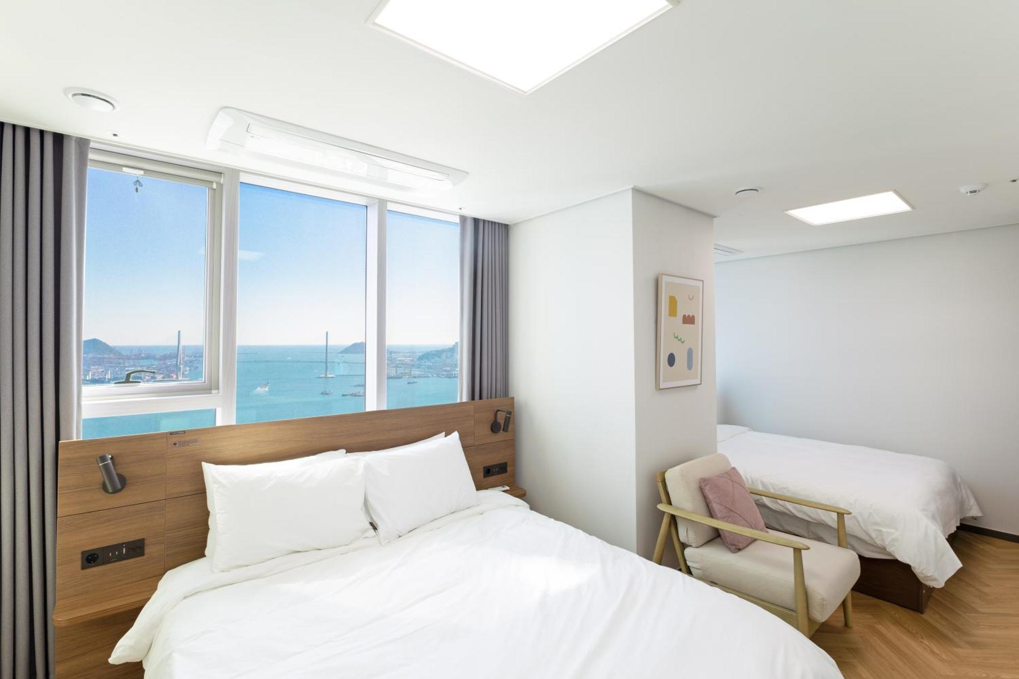 Brown Suites Busan Station Exteriör bild